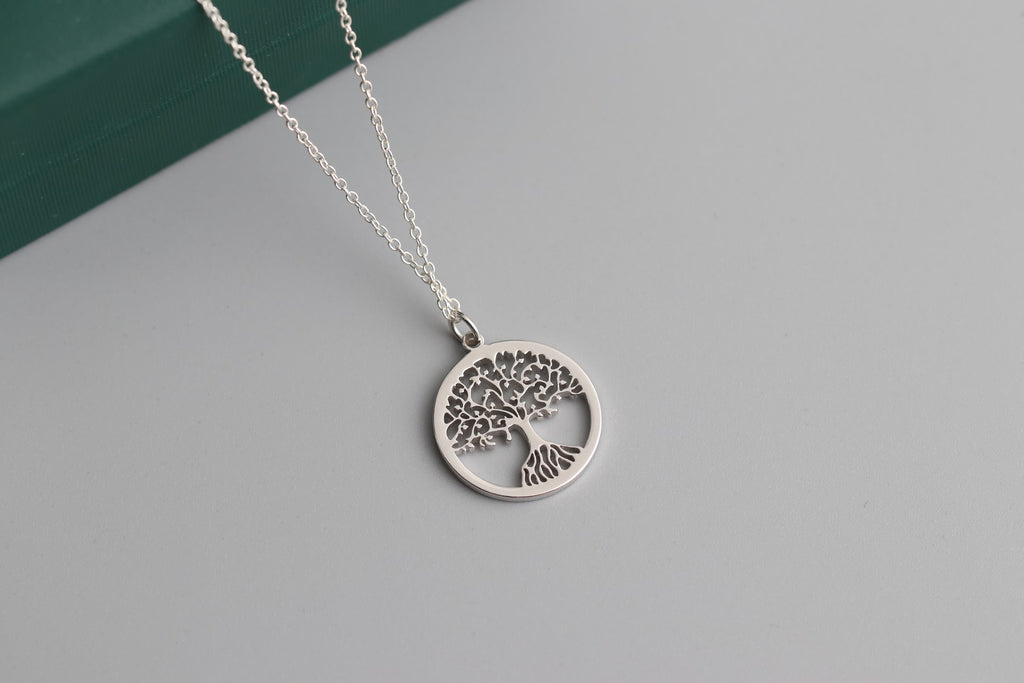 women's pendant in gold